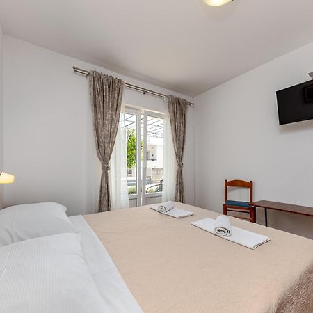 Bed And Breakfast Ivona Baska Voda Exterior photo