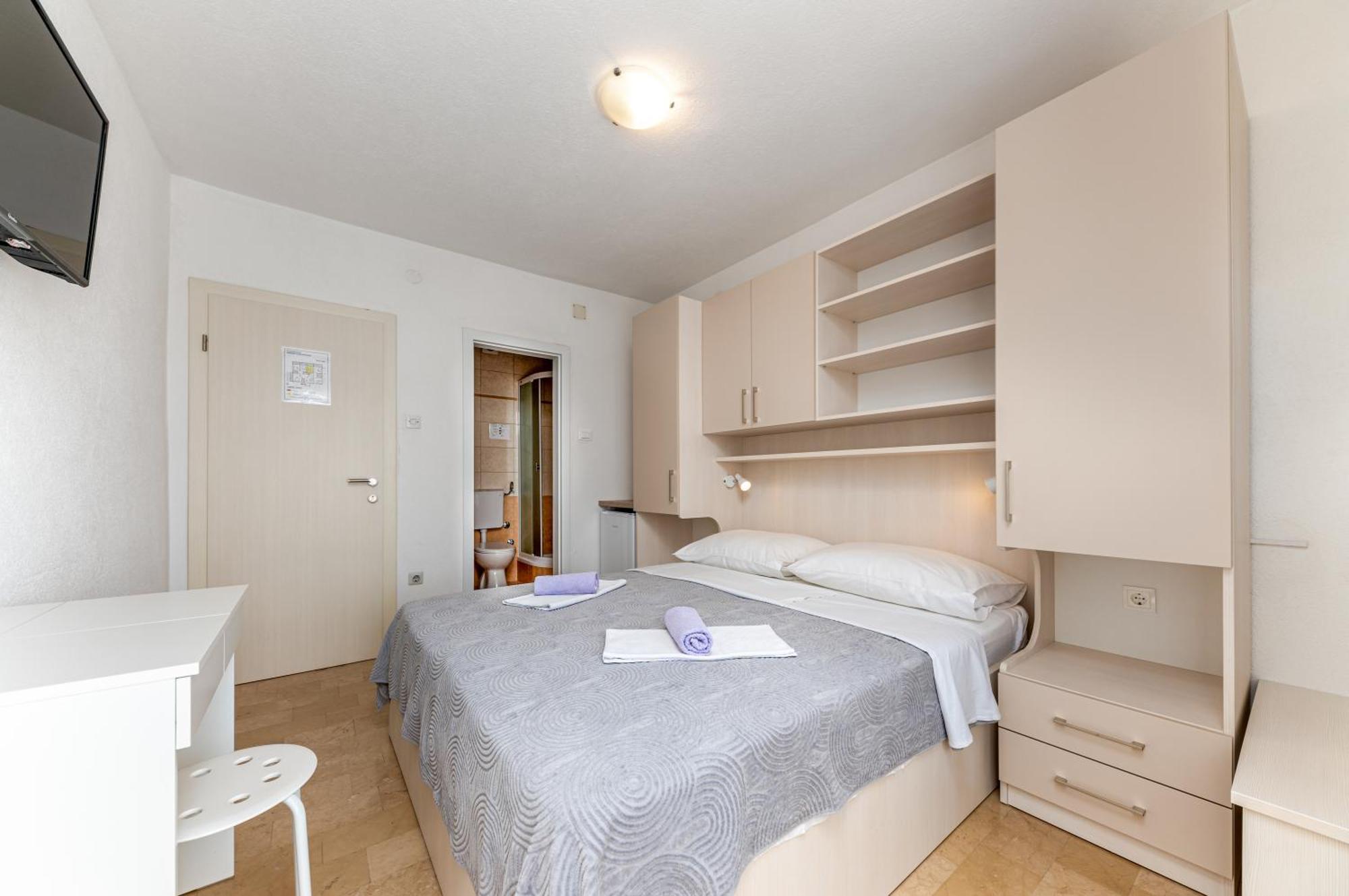 Bed And Breakfast Ivona Baska Voda Room photo