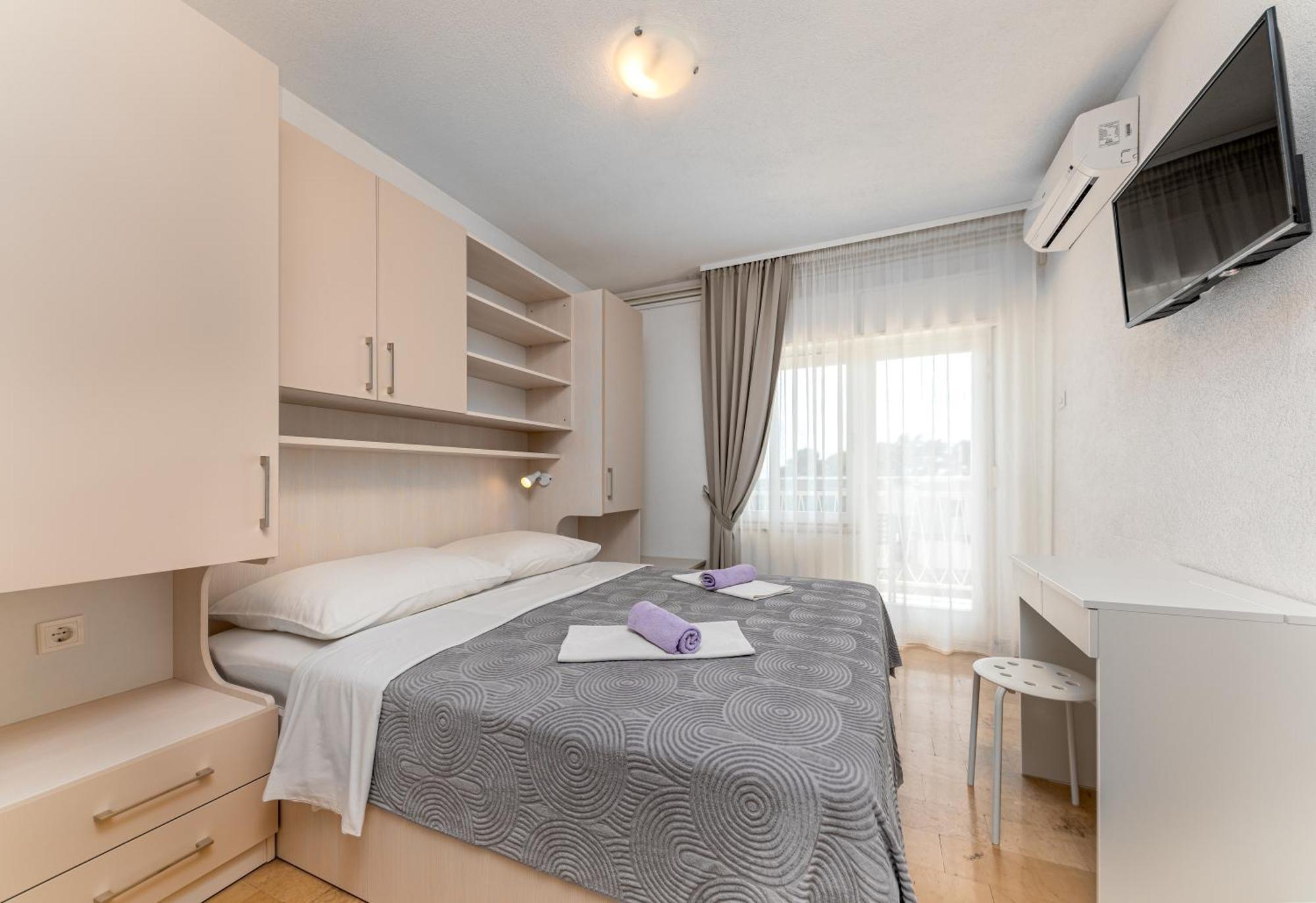 Bed And Breakfast Ivona Baska Voda Room photo