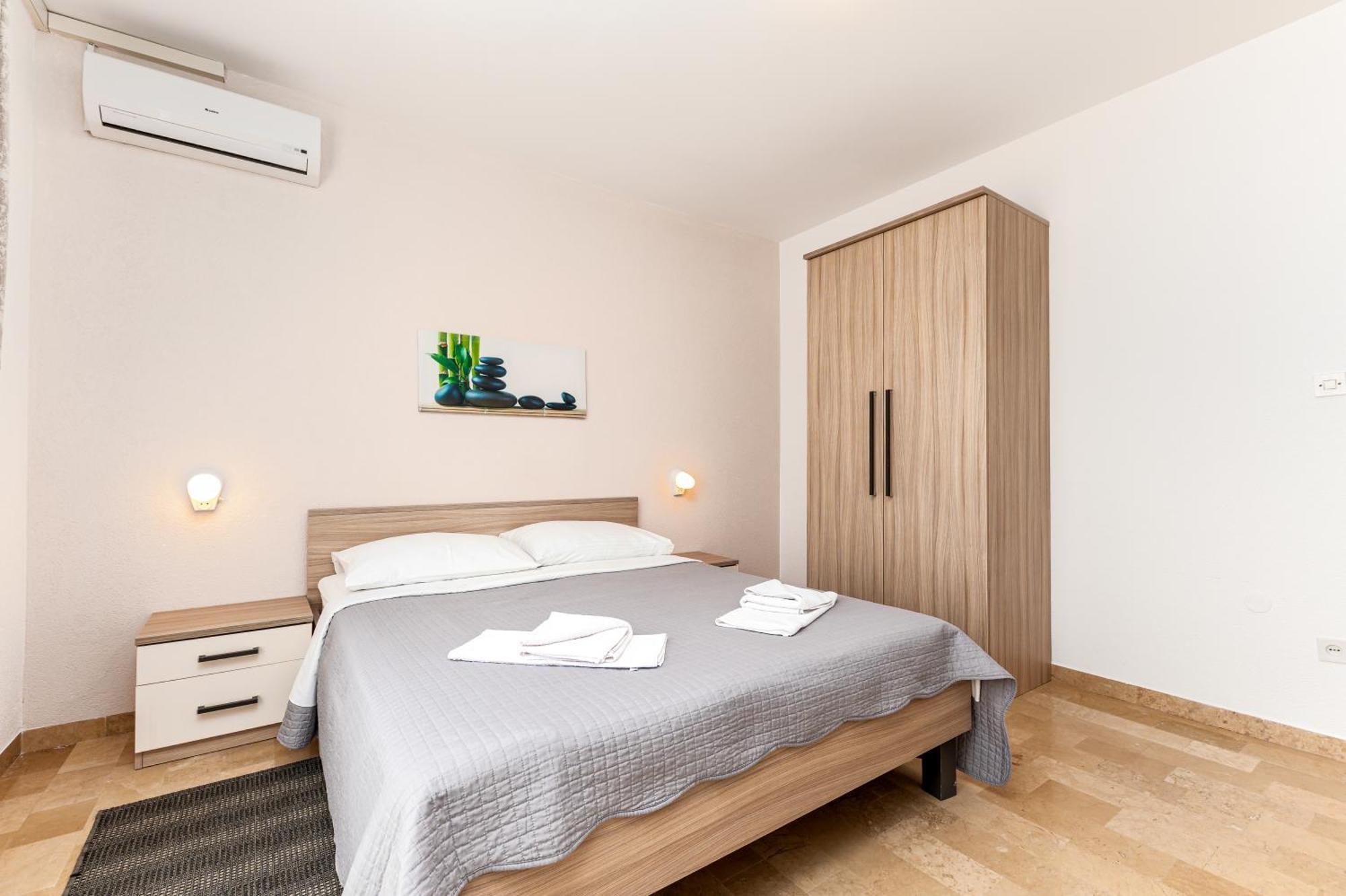 Bed And Breakfast Ivona Baska Voda Room photo
